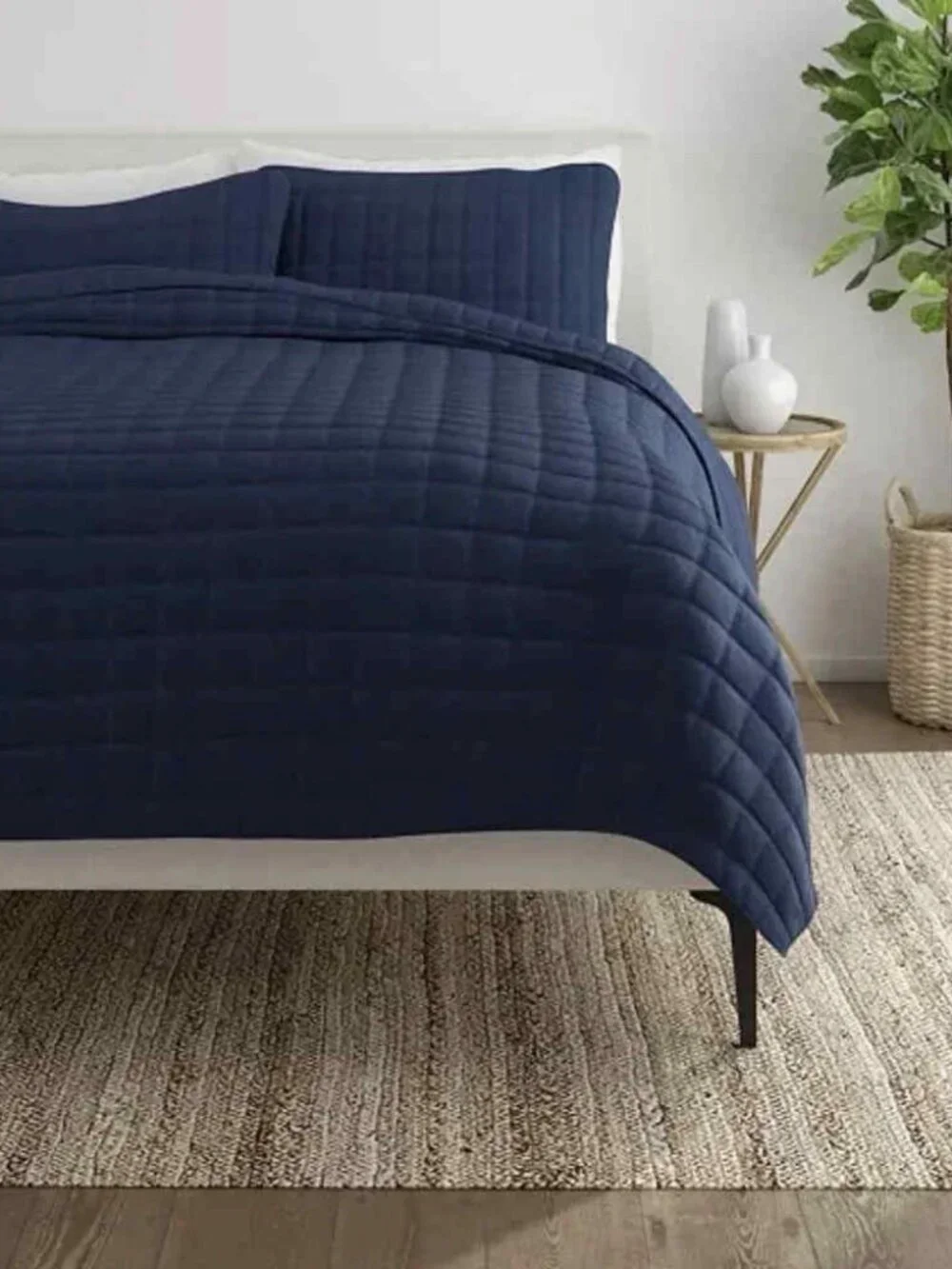 The Ienjoy Home Navy King Quilted Modern Minimal Bedding Cozy 3-Piece Comforter